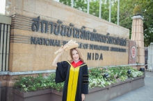 ภาพรับปริญญา สถาบันบัณฑิตพัฒนบริหารศาสตร์ (NIDA)