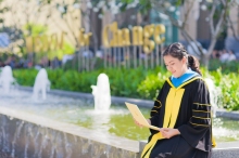 ภาพรับปริญญา สถาบันบัณฑิตพัฒนบริหารศาสตร์ (NIDA)