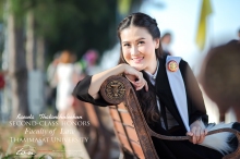 ภาพรับปริญญา มหาวิทยาลัยธรรมศาสตร์